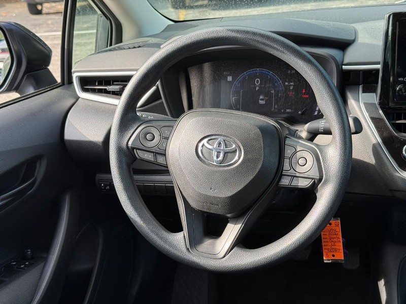 Toyota Corolla Vehicle Image 12