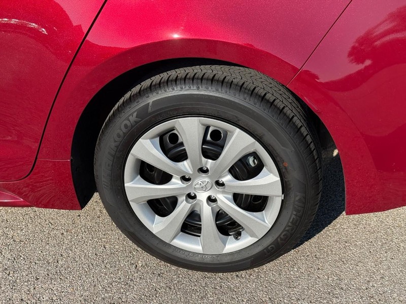 Toyota Corolla Vehicle Full-screen Gallery Image 4