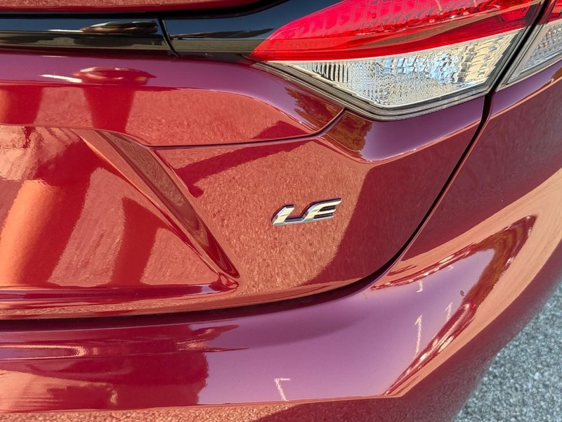 Toyota Corolla Vehicle Full-screen Gallery Image 5
