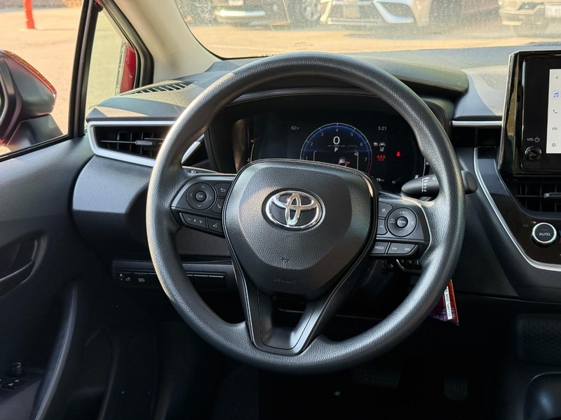 Toyota Corolla Vehicle Full-screen Gallery Image 12
