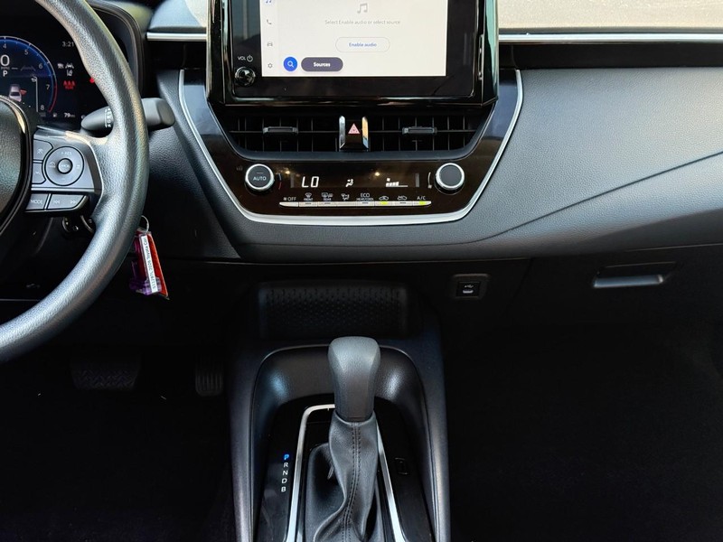 Toyota Corolla Vehicle Full-screen Gallery Image 14