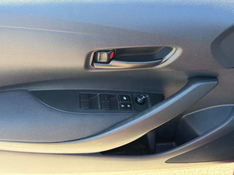 Toyota Corolla Vehicle Full-screen Gallery Image 16