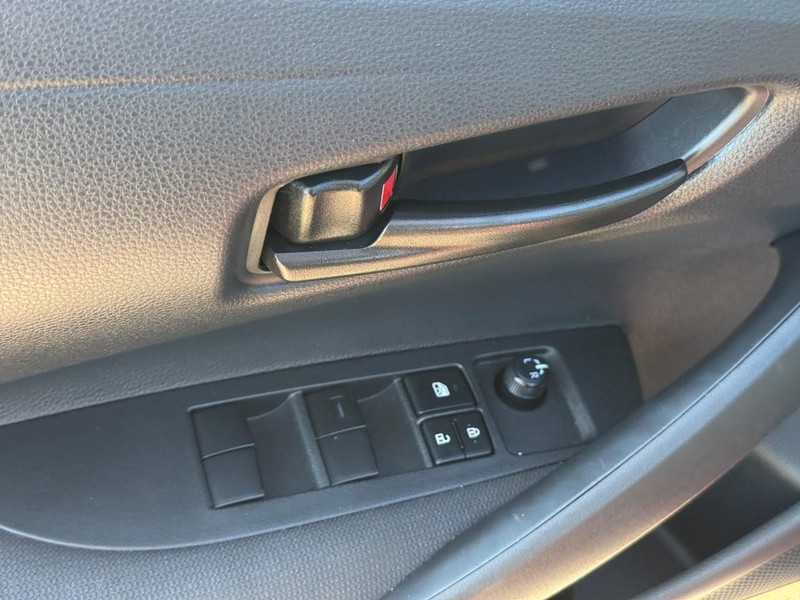 Toyota Corolla Vehicle Full-screen Gallery Image 17