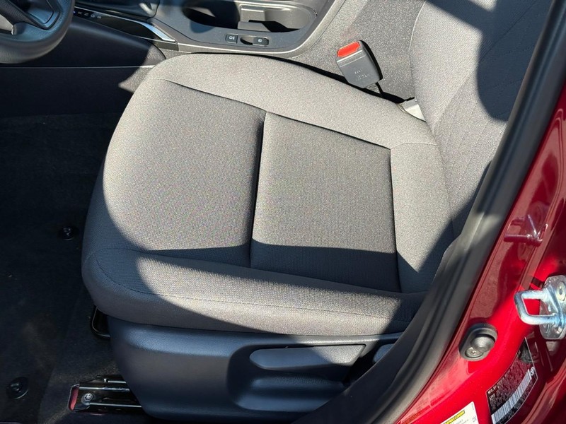 Toyota Corolla Vehicle Full-screen Gallery Image 18