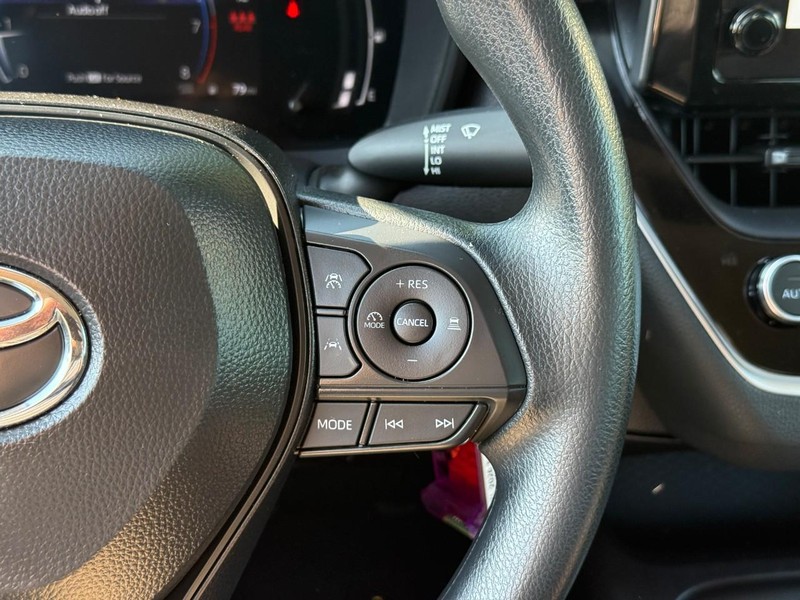 Toyota Corolla Vehicle Full-screen Gallery Image 20