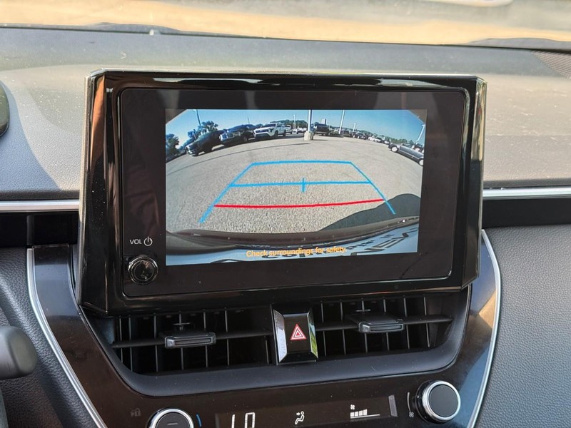 Toyota Corolla Vehicle Full-screen Gallery Image 22
