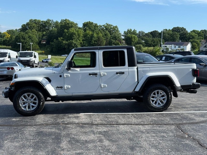 Jeep Gladiator Vehicle Image 03