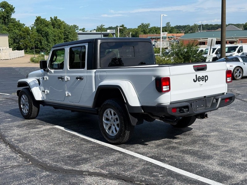 Jeep Gladiator Vehicle Image 04