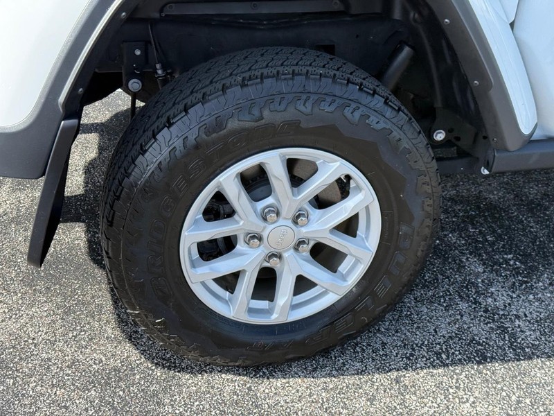 Jeep Gladiator Vehicle Image 09