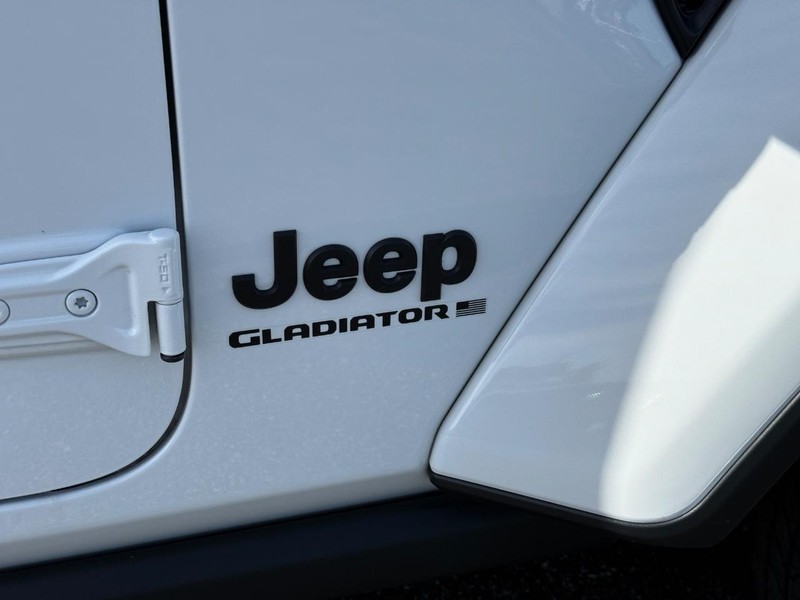 Jeep Gladiator Vehicle Image 11