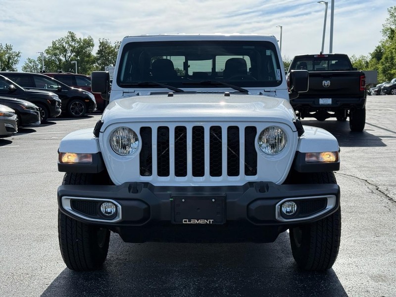 Jeep Gladiator Vehicle Image 13