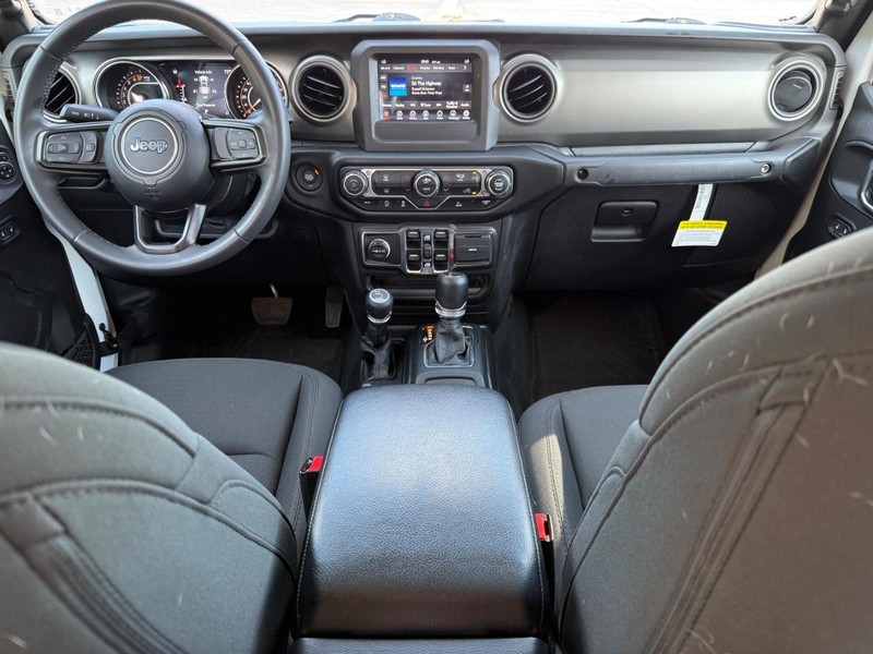 Jeep Gladiator Vehicle Image 15