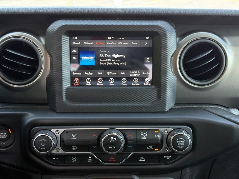 Jeep Gladiator Vehicle Image 17