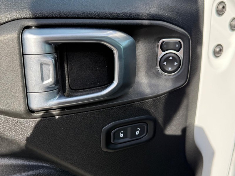 Jeep Gladiator Vehicle Image 19