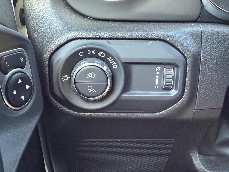 Jeep Gladiator Vehicle Image 21