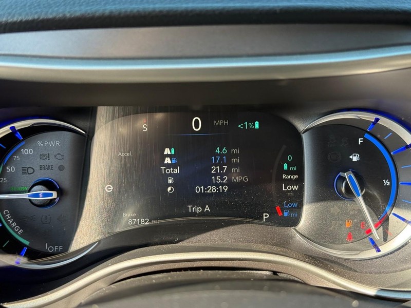 Chrysler Pacifica Vehicle Full-screen Gallery Image 20