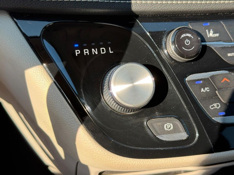 Chrysler Pacifica Vehicle Full-screen Gallery Image 21