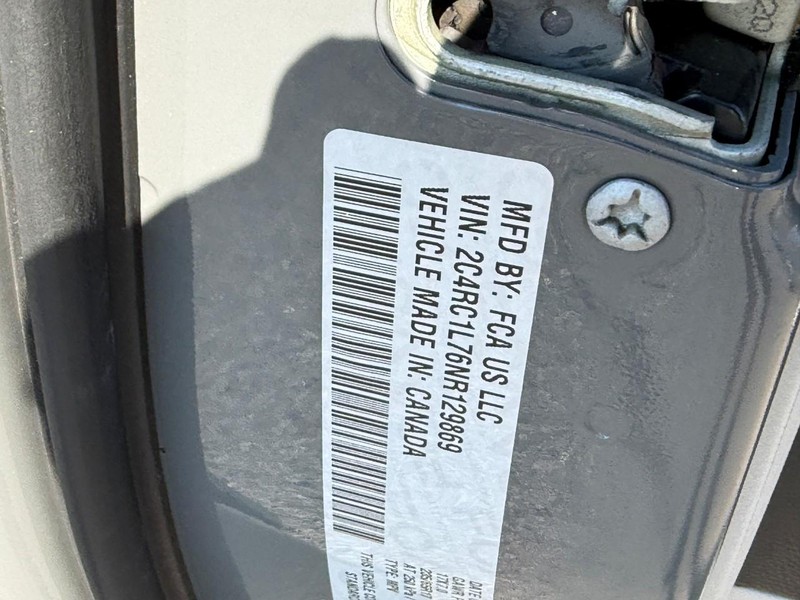 Chrysler Pacifica Vehicle Full-screen Gallery Image 24