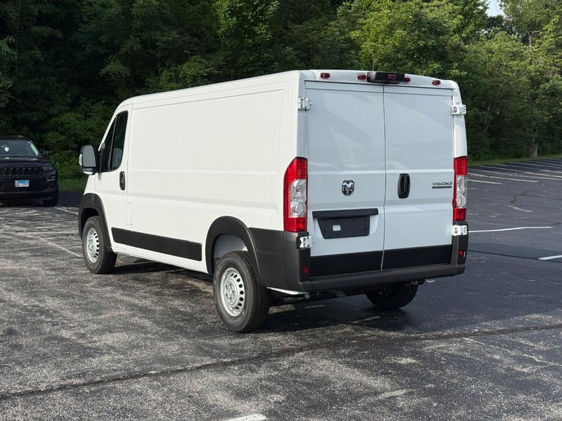 Ram ProMaster Cargo Van Vehicle Full-screen Gallery Image 3