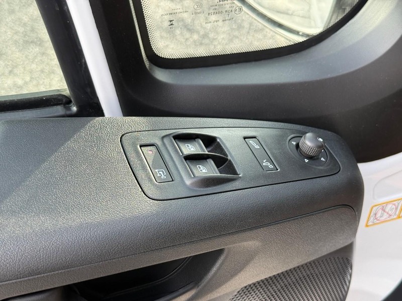 Ram ProMaster Cargo Van Vehicle Full-screen Gallery Image 5