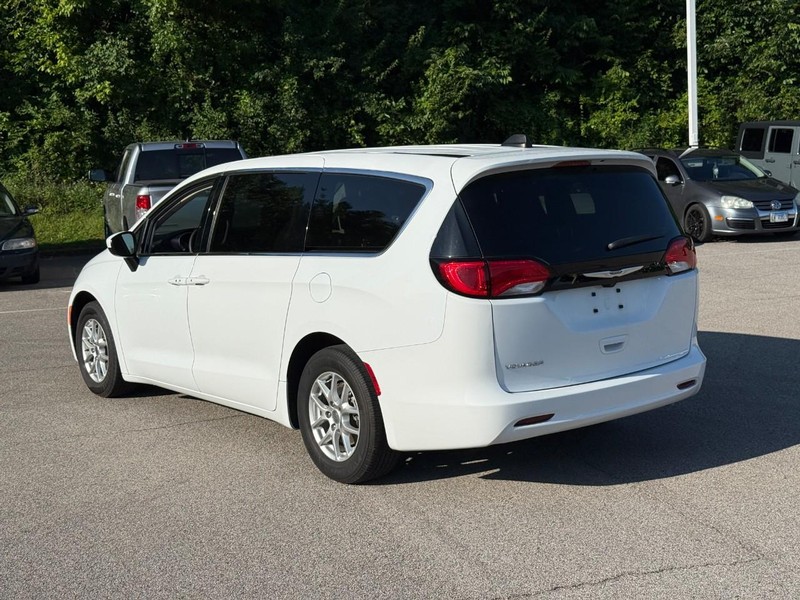 Chrysler Voyager Vehicle Image 04