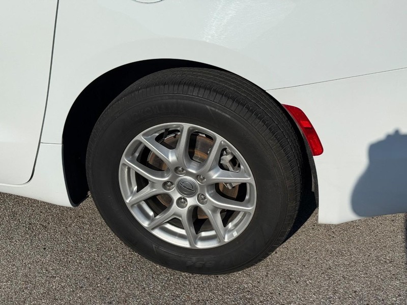 Chrysler Voyager Vehicle Image 05