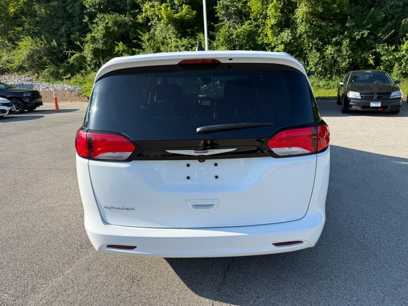 Chrysler Voyager Vehicle Image 08