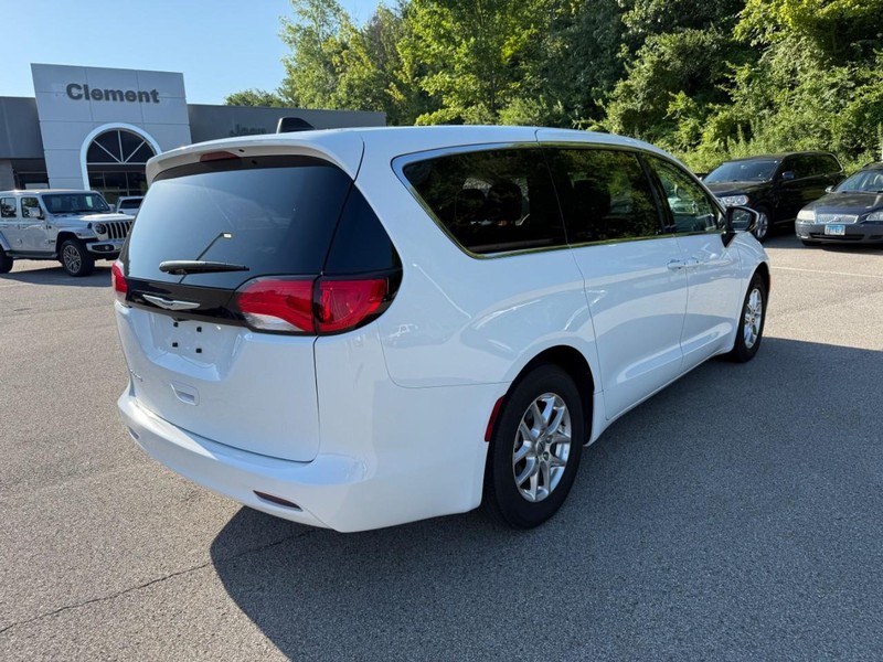 Chrysler Voyager Vehicle Image 09