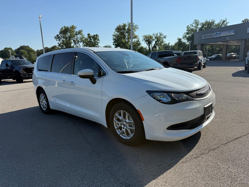Chrysler Voyager Vehicle Image 11