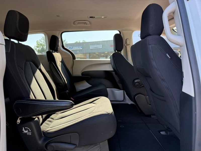 Chrysler Voyager Vehicle Image 13