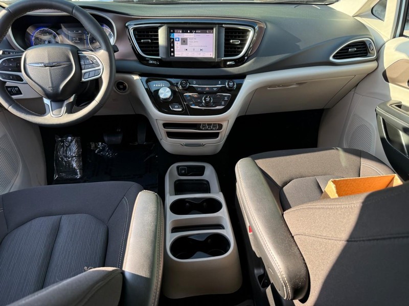 Chrysler Voyager Vehicle Image 15