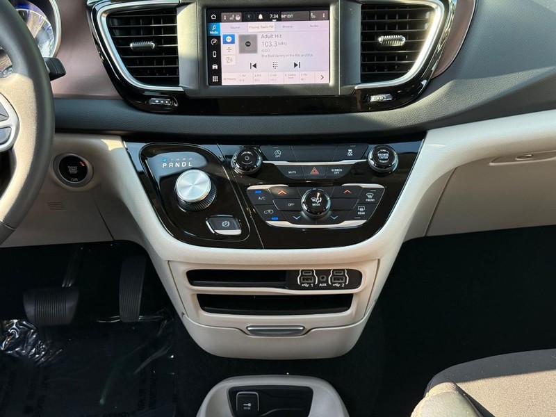 Chrysler Voyager Vehicle Image 18