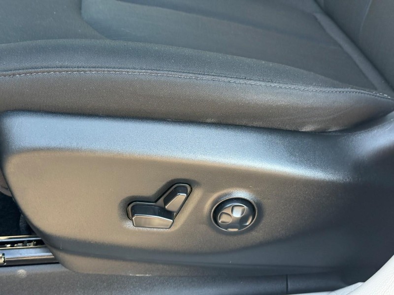 Chrysler Voyager Vehicle Image 21
