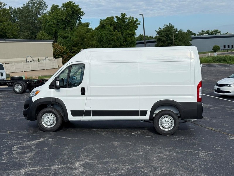 Ram ProMaster Cargo Van Vehicle Full-screen Gallery Image 2