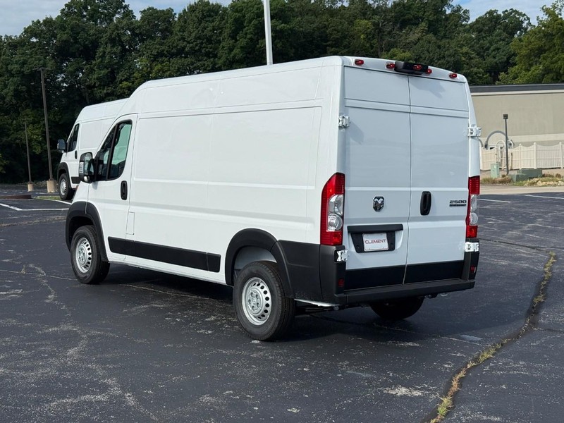 Ram ProMaster Cargo Van Vehicle Full-screen Gallery Image 3