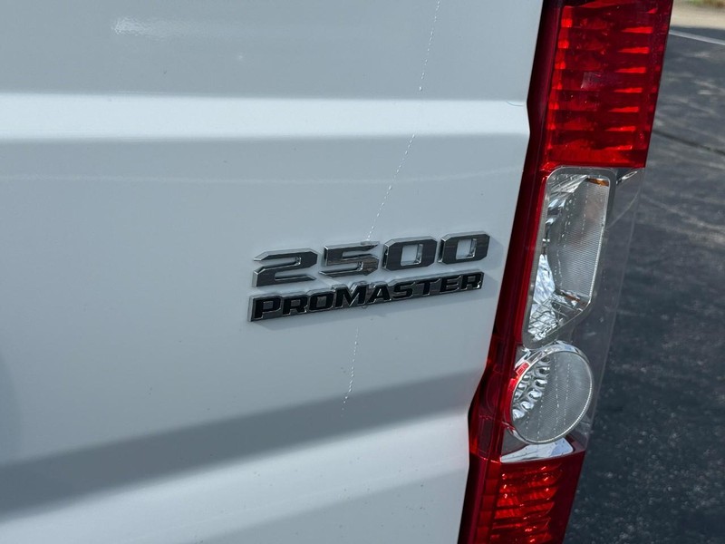 Ram ProMaster Cargo Van Vehicle Full-screen Gallery Image 5