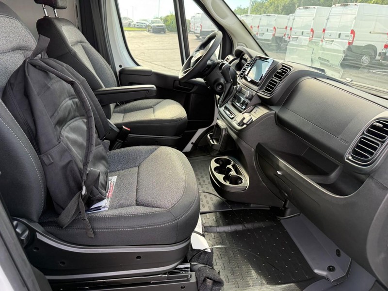 Ram ProMaster Cargo Van Vehicle Full-screen Gallery Image 6