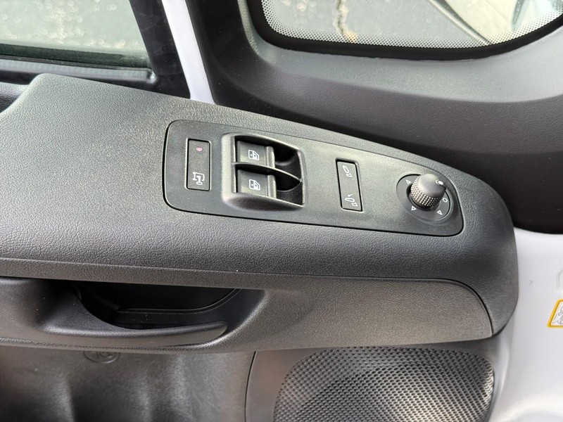Ram ProMaster Cargo Van Vehicle Full-screen Gallery Image 8