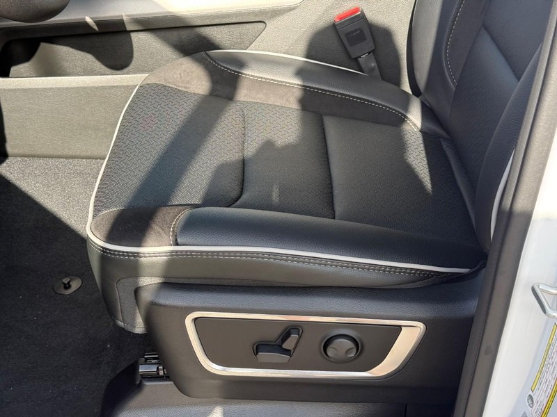 Ram 1500 Vehicle Image 16