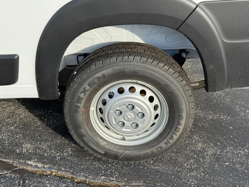 Ram ProMaster Cargo Van Vehicle Image 05