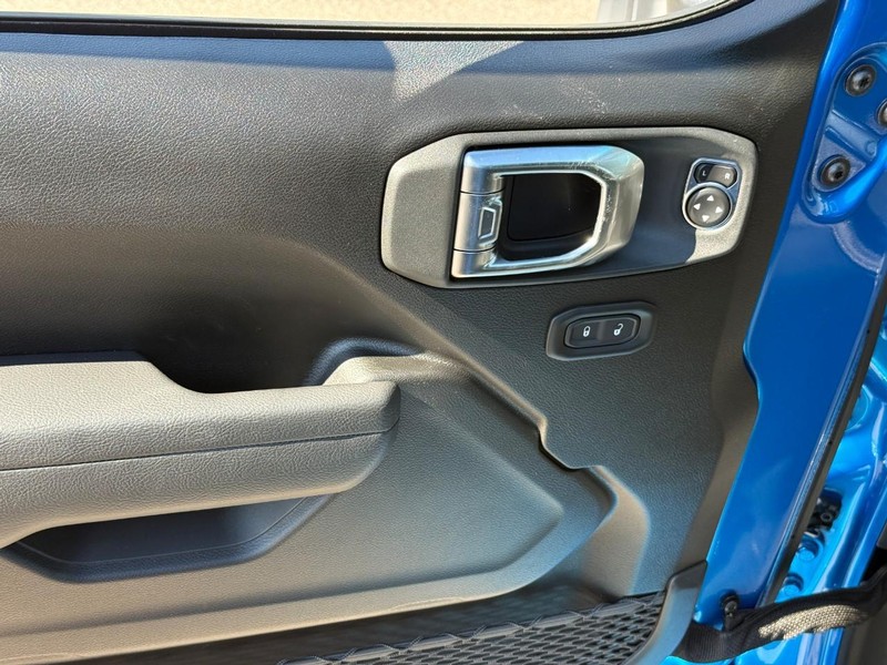 Jeep Wrangler Vehicle Image 08