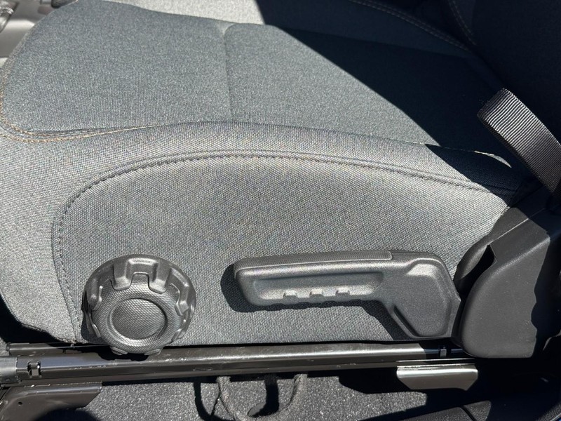 Jeep Wrangler Vehicle Image 11