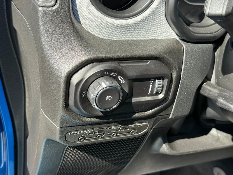 Jeep Wrangler Vehicle Image 12