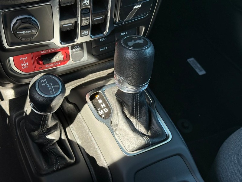 Jeep Wrangler Vehicle Image 15