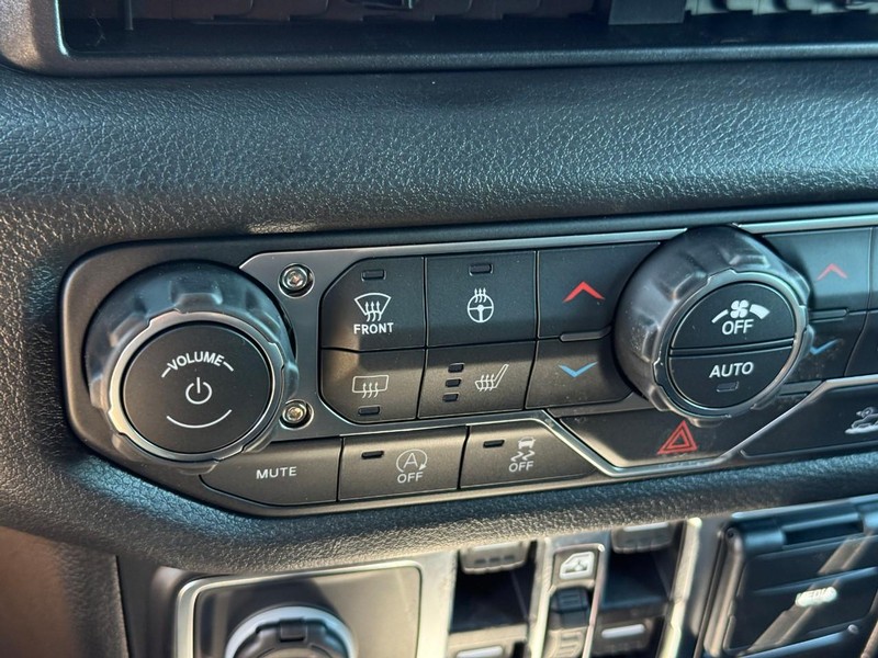 Jeep Wrangler Vehicle Image 16