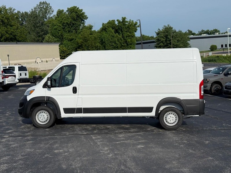 Ram ProMaster Cargo Van Vehicle Full-screen Gallery Image 2