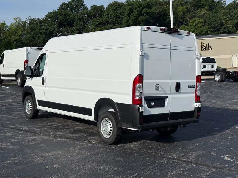 Ram ProMaster Cargo Van Vehicle Full-screen Gallery Image 3