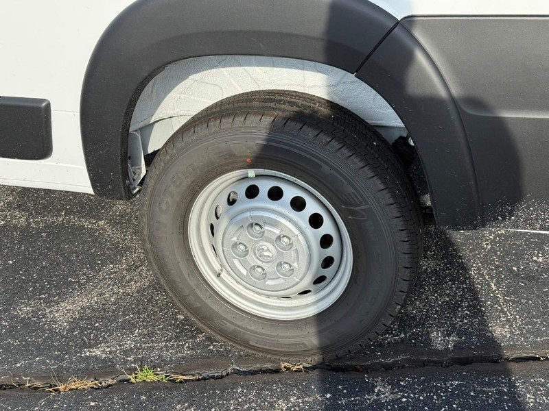 Ram ProMaster Cargo Van Vehicle Full-screen Gallery Image 4