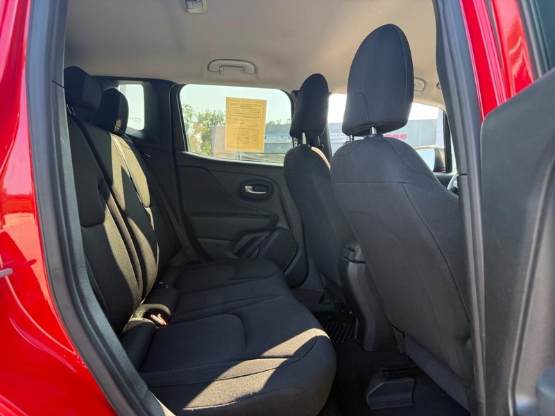 Jeep Renegade Vehicle Image 12
