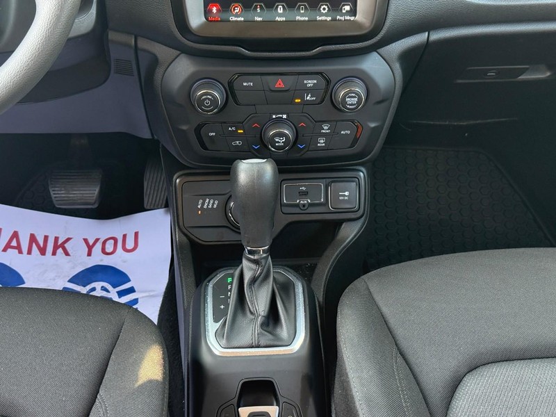 Jeep Renegade Vehicle Image 17